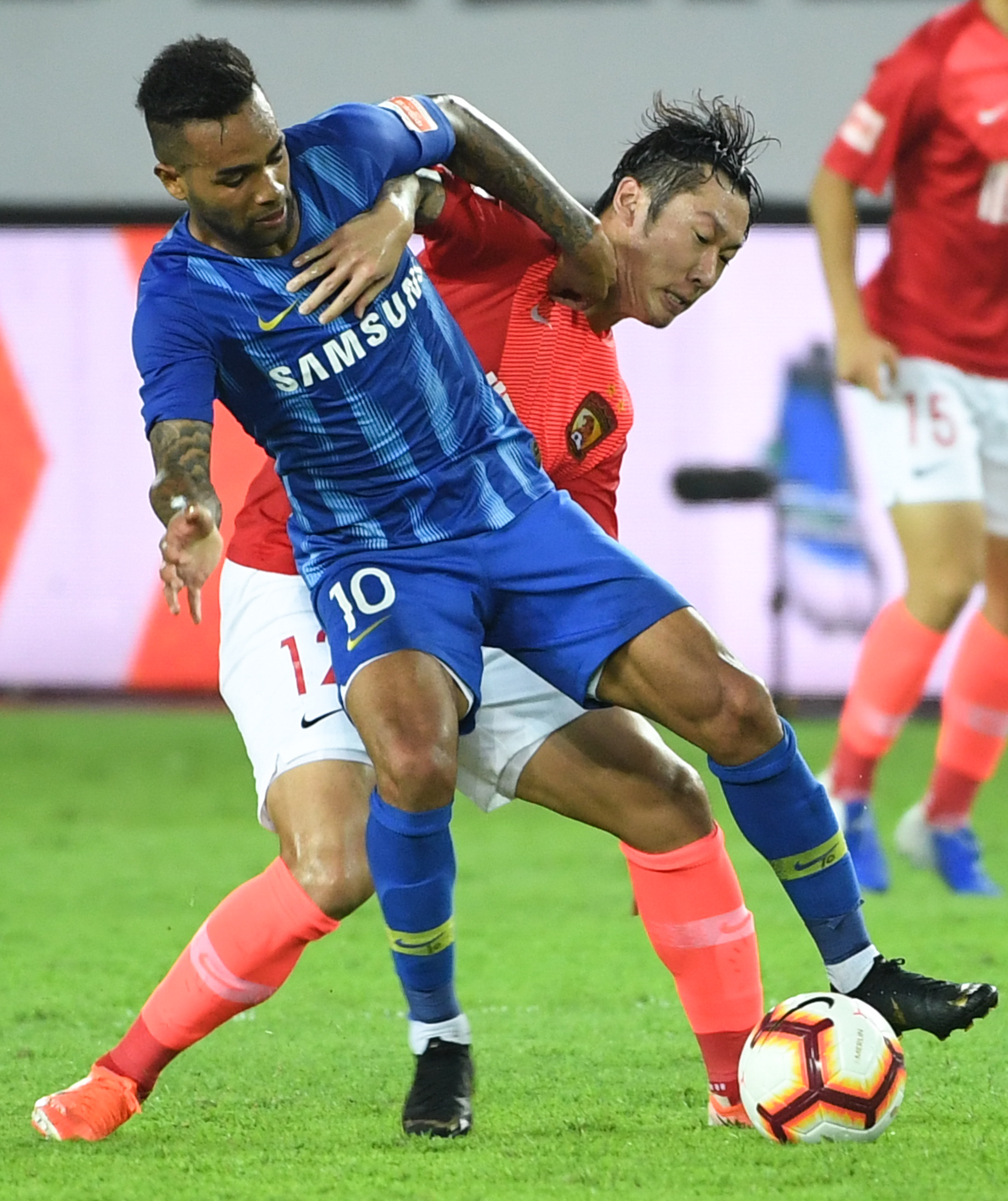 包含江苏苏宁客场挑战广州恒大，硬仗在前的词条