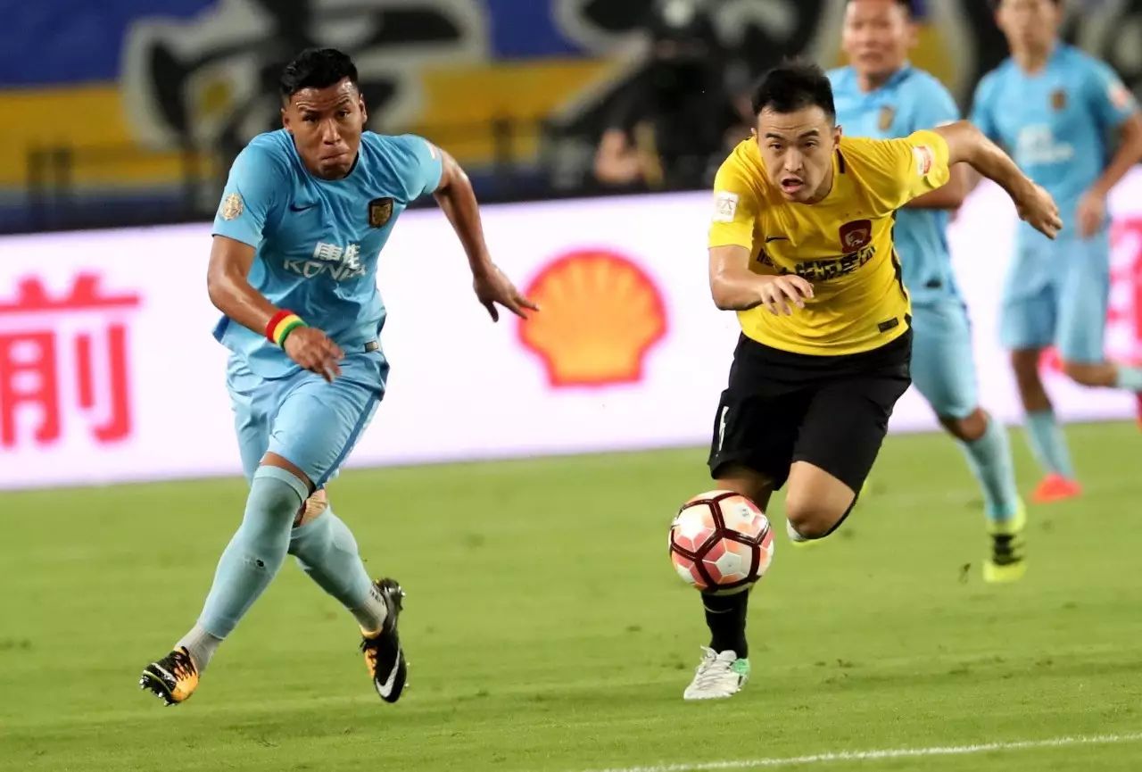 包含江苏苏宁客场挑战广州恒大，硬仗在前的词条